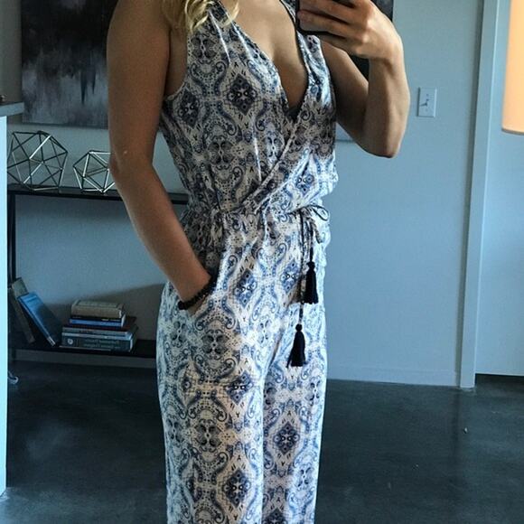 Eliane Rose Blue & White Print V-neck Splice Drawstring Sleeveless Jumpsuit - Picture 10 of 10